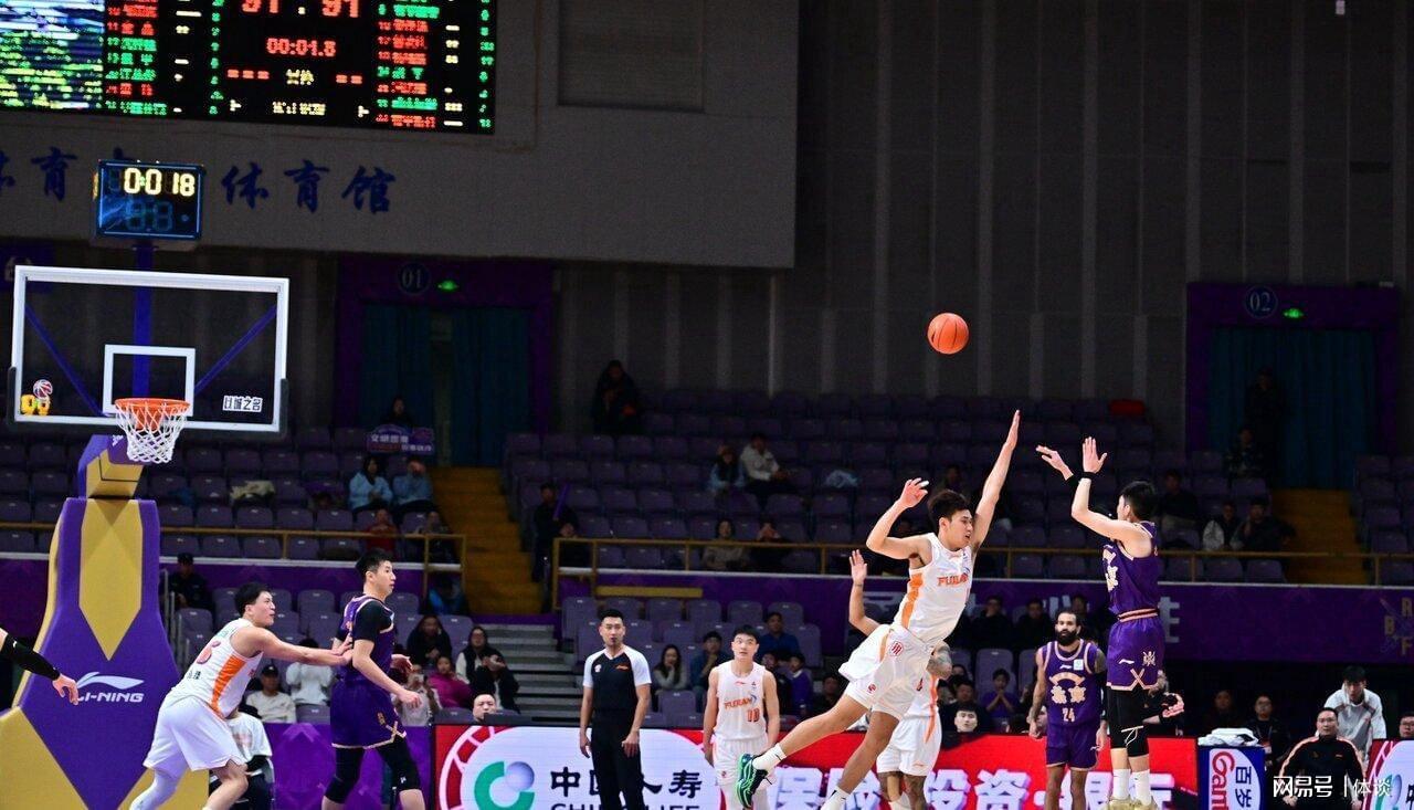 开云电竞官网-廖三宁搅黄曾凌炫生涯之夜 林庭谦手冷天津心热 四川男篮依旧稳定